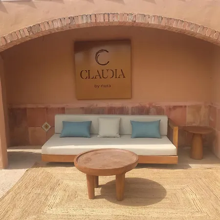 Claudia By Nura
